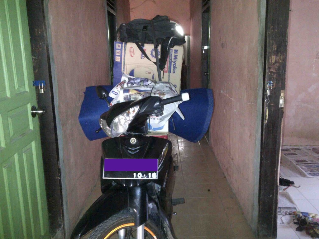 Didepan-pintu-kost-panam